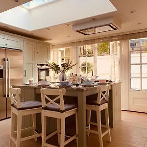 https://the-midsummer-common-modern-spacious-2bdr-house-with-garden.cambridgehotelsuk.com